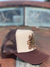 Load image into Gallery viewer, Feather Trucker hat